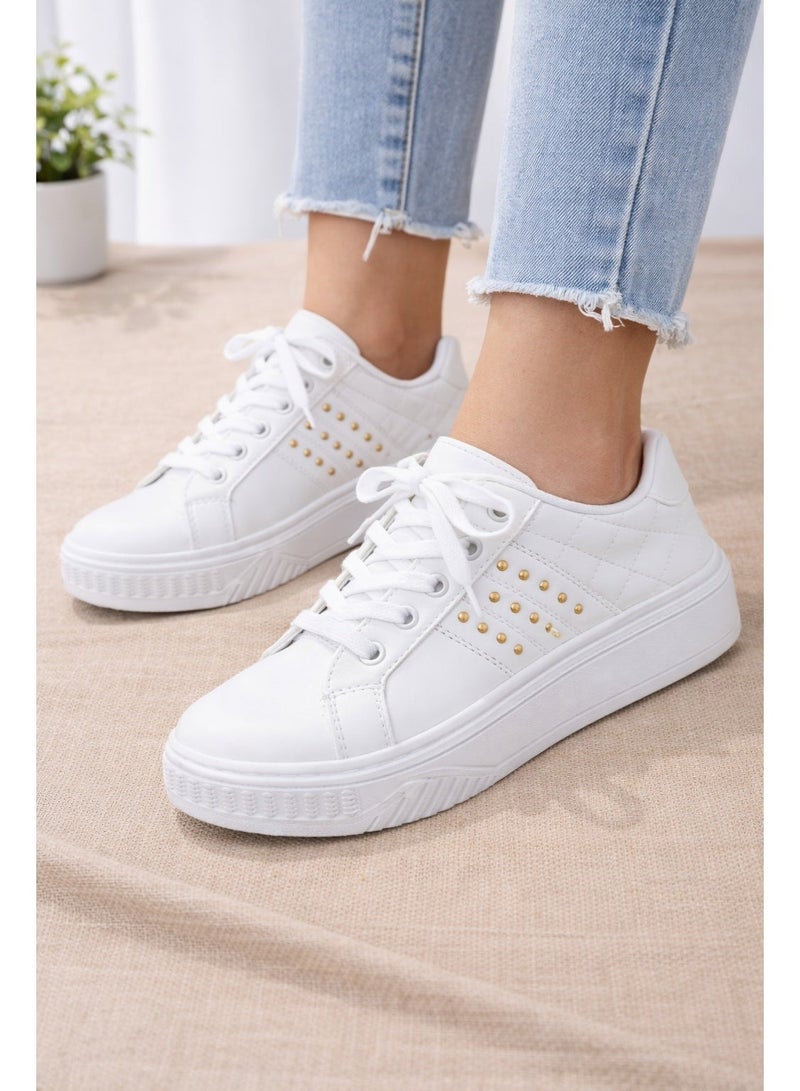 شوز كوتش حريمي و بناتي أبيض سنيكرز ترندي سبور، تصميم مريح بتفاصيل استرس ذهبي، مناسب للوك الكاجوال اليومي والمشاوير واللبس العملي كود 5001 - Image 1